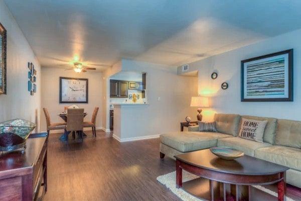 327 West Hufsmith Drive #401, Tomball, 得克萨斯州 77375, 美国