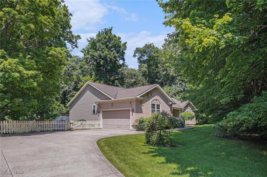 11801 Quail Crest Avenue, Mantua, Ohio 44255, USA