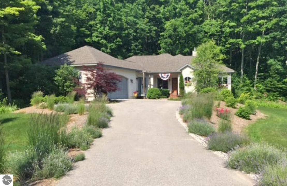 580 W Broadway, Suttons Bay, Michigan 49682, Estados Unidos