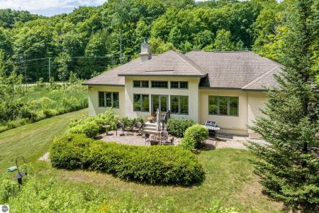 580 W Broadway, Suttons Bay, Michigan 49682, Estados Unidos