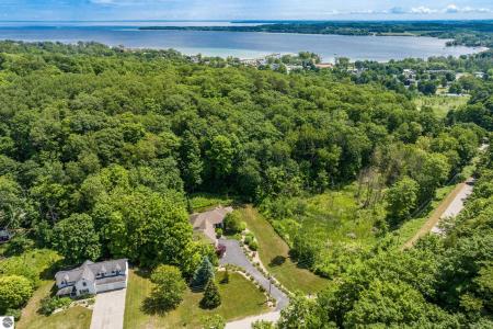 580 W Broadway, Suttons Bay, Michigan 49682, Estados Unidos