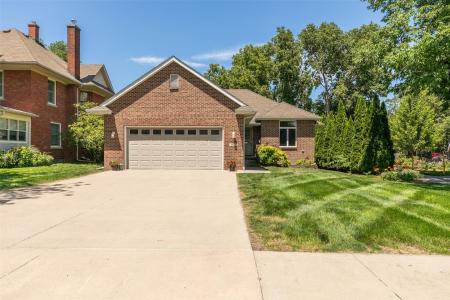 1412 Court Street, Adel, Iowa 50003, Estados Unidos
