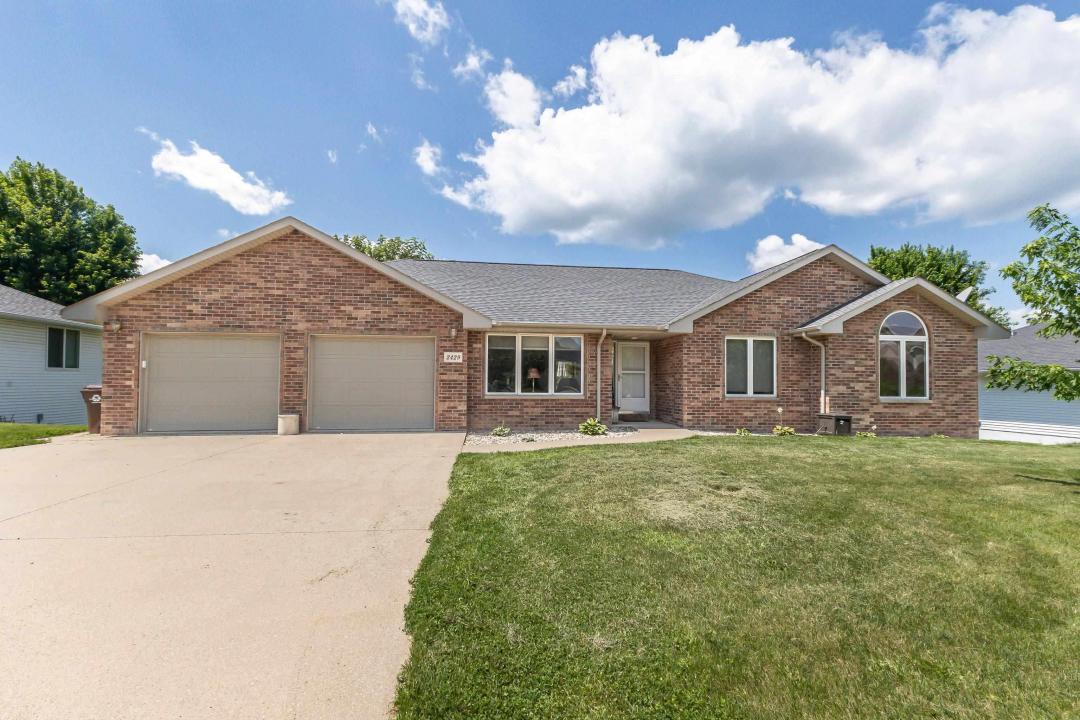 2429 Whitetail Drive, Asbury, Iowa 52002