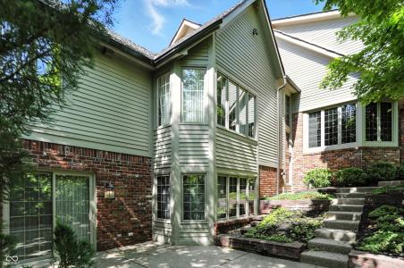 8661 Williamshire W Drive, Indianapolis, Indiana 46260, USA