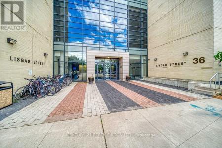 36 LISGAR STREET, Toronto (little Portugal), Ontario M6J 0C7, Canadá