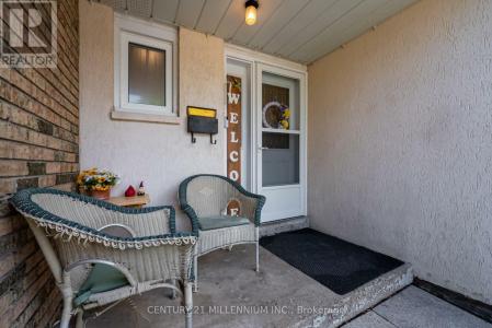 69 CARISBROOKE COURT, Brampton (central Park), Ontario L6S 3K1, Canada