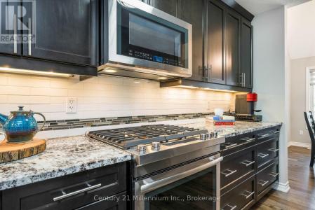 35 RUSSETT DRIVE, Meaford, Ontario N4L 0A5, Canada
