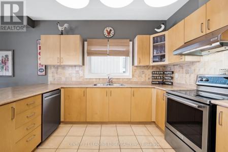 53 KINROSS AVENUE, Whitby (brooklin), Ontario L1M 2C4, Canada