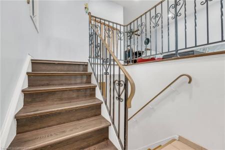 445 DRUMMERHILL CRESCENT, Waterloo, Ontario N2T 1G3, Canada