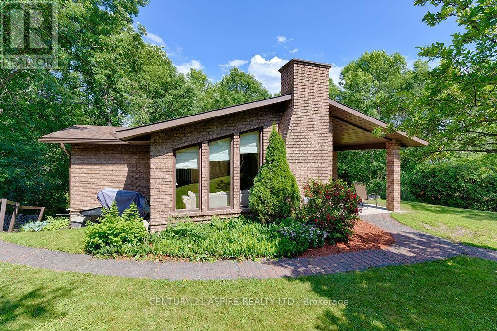 551 WHISPERING PINES CRESCENT, Laurentian Valley, Ontario K8A 6W4, Canada