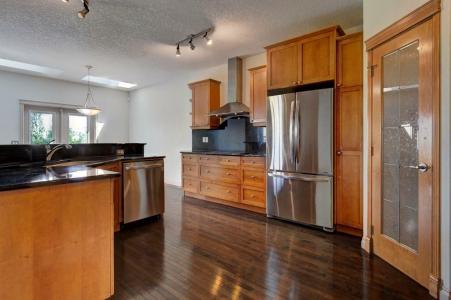 230 WESTMOUNT CRESCENT, Okotoks, Alberta T1S 2J2, Canada