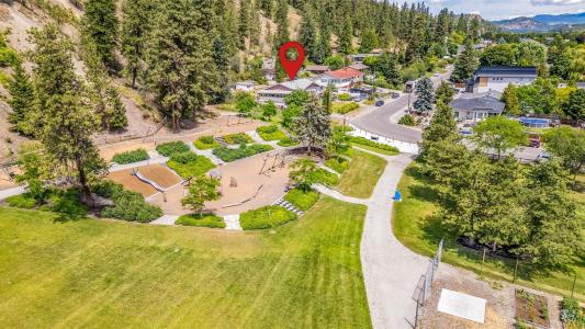 396 MOUBRAY ROAD, Kelowna, ブリティッシュコロンビア V1V 1R4, カナダ