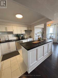 10 EDGECLIFF GOLFWAY, Toronto (flemingdon Park), Ontario M3C 3A3, Canada