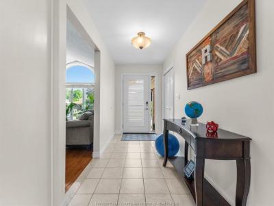 480 DELAWARE AVENUE, Lasalle, オンタリオ N9J 1S4, カナダ