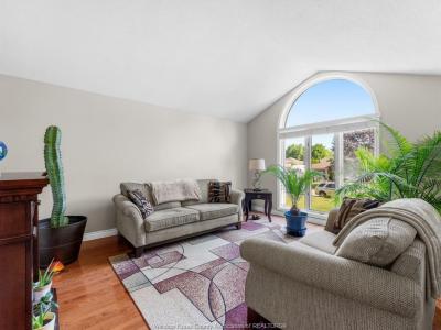 480 DELAWARE AVENUE, Lasalle, オンタリオ N9J 1S4, カナダ