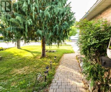 13 ALDERBROOK DRIVE, Clarington (courtice), Ontario L1E 1N4, Canada