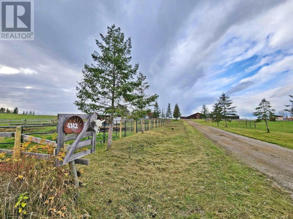 4142 DALE LAKE ROAD, Quesnel, British Columbia V2J 6M9, Canada