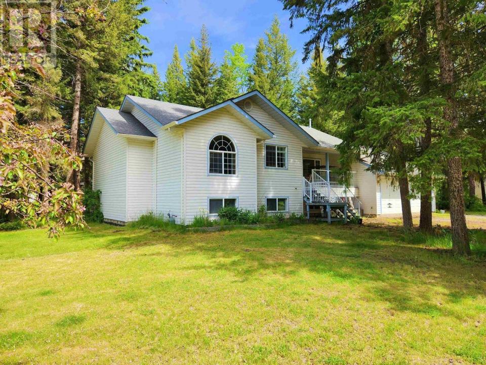 2711 ROBERTA ROAD, Quesnel, British Columbia V2J 6L5, Canada
