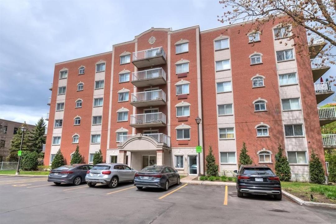 1111  Boul. de la Côte-Vertu, Montréal (Saint-Laurent), Quebec H4L 5M2, Kanada