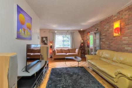 1111  Boul. de la Côte-Vertu, Montréal (Saint-Laurent), Quebec H4L 5M2, Kanada