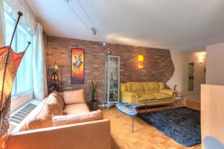 1111  Boul. de la Côte-Vertu, Montréal (Saint-Laurent), Quebec H4L 5M2, Kanada