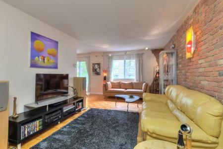 1111  Boul. de la Côte-Vertu, Montréal (Saint-Laurent), Quebec H4L 5M2, Kanada