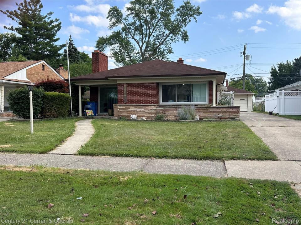 25427 Elon Drive, Dearborn Heights, Michigan 48127