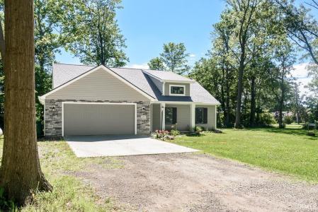 16807 Darling Road, Woodburn, Indiana 46797