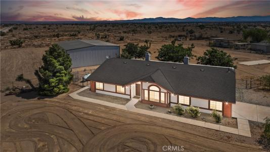 9191 White Road, Phelan, California 92371, USA