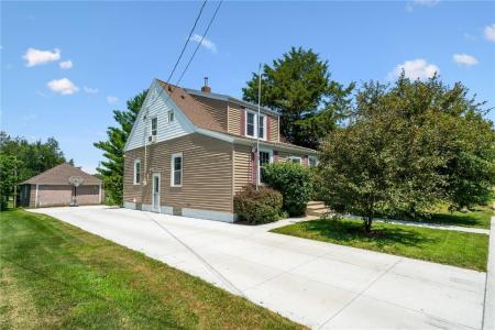 1207 E 4th Street, Vinton, Iowa 52349, USA