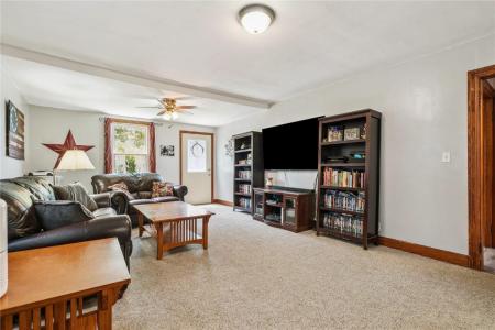 1207 E 4th Street, Vinton, Iowa 52349, USA