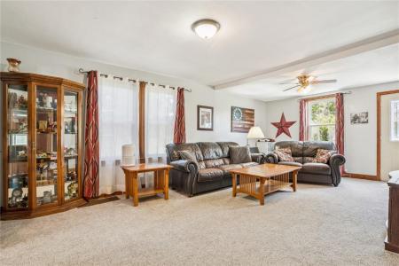 1207 E 4th Street, Vinton, Iowa 52349