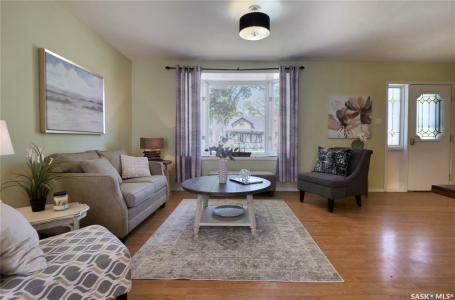 1085 6TH AVENUE NW, Moose Jaw, Saskatchewan S6H 4A5, Canada