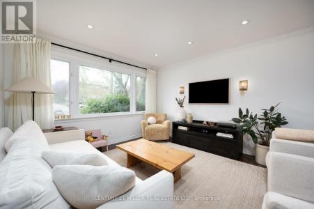 811 TEAL DRIVE, Burlington (lasalle), オンタリオ L7T 2Y8, カナダ