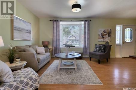 1085 6TH AVENUE NW, Moose Jaw, Saskatchewan S6H 4A5, Canada
