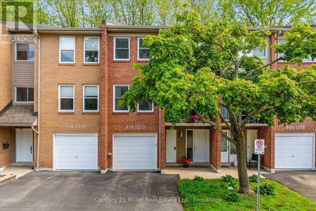1310 HAMPTON STREET, Oakville (fa Falgarwood), Ontario L6H 2S6, Canadá