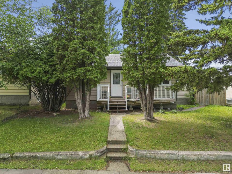 5036 45 STREET, Drayton Valley, Alberta T7A 1C1, Canada