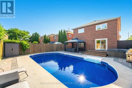 61 FENCEROW DRIVE, Whitby (rolling Acres), Онтарио L1R 1Y3, Канада