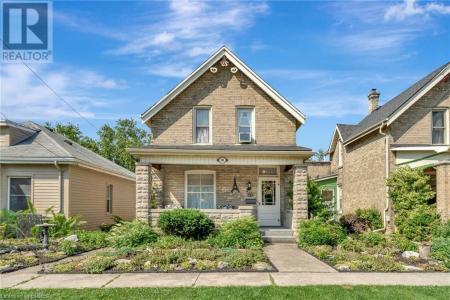 96 WALNUT STREET, Paris, Ontario N3L 2J7, Canadá