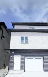 13 GARTON AVENUE, Winnipeg, Manitoba R2R 1W4, Canada