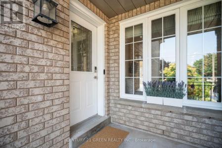 102 NISKA DRIVE, Hamilton (waterdown), 安大略省 L8B 0M8, 加拿大