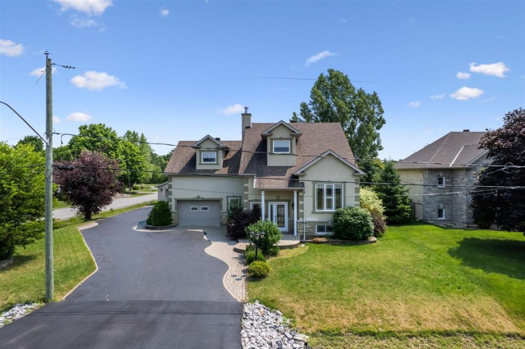 44  Rue des Abricotiers, Gatineau (Gatineau), Quebec J8R 2S7, Canada