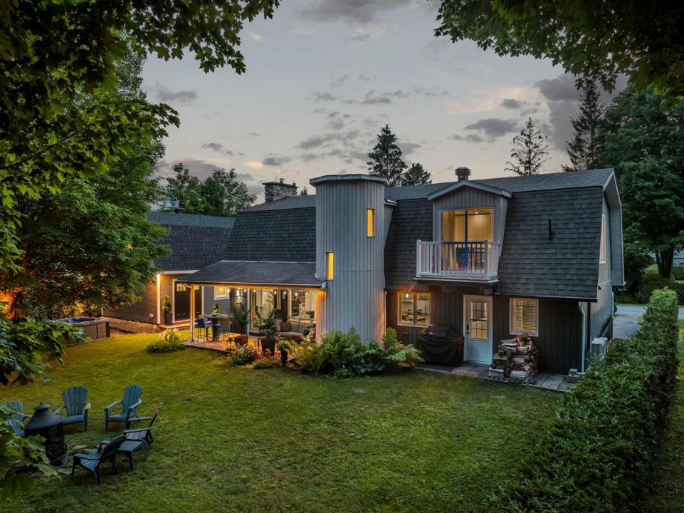 738 Av. Stéphane, Magog, Québec J1X 5W5, Canada