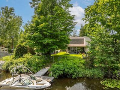 738 Av. Stéphane, Magog, Québec J1X 5W5, Canada