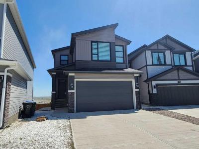 160 HOWSE CRESCENT NE, Calgary, Alberta T3P 1L5, Canada