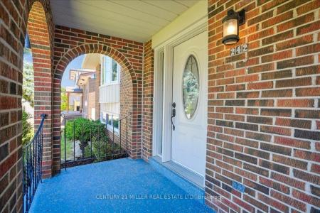 242 SLATER CRESCENT, Oakville, Ontario L6K 2C8, Canadá