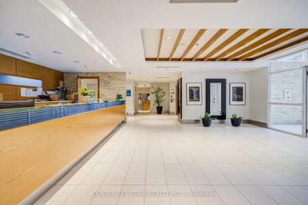 155 LEGION ROAD N, Toronto, אונטריו M8Y 0A7, קנדה 