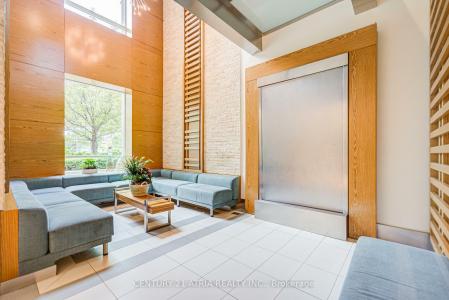 155 LEGION ROAD N, Toronto, אונטריו M8Y 0A7, קנדה 