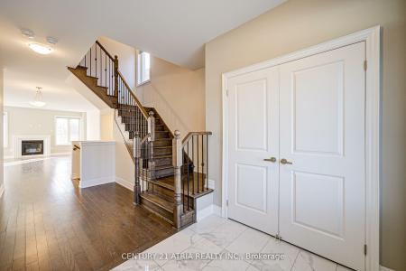 150 WALTER ENGLISH DRIVE, East Gwillimbury, Ontario L9N 0Y8, Canada