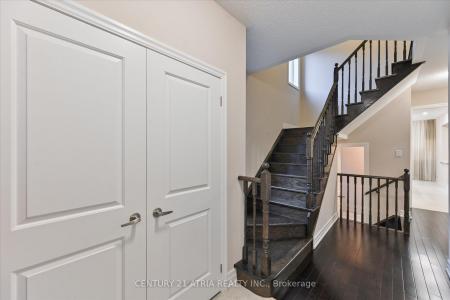 31 FRED MASON STREET, Georgina, Онтарио L4P 0B2, Канада